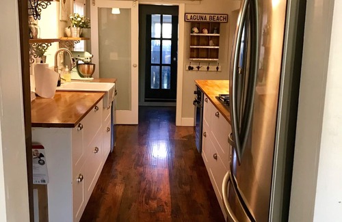 Gilbert House | Three minute walk to Downtown Gilbert from the Not So Tiny Cottage!