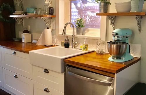 Gilbert House | Three minute walk to Downtown Gilbert from the Not So Tiny Cottage!