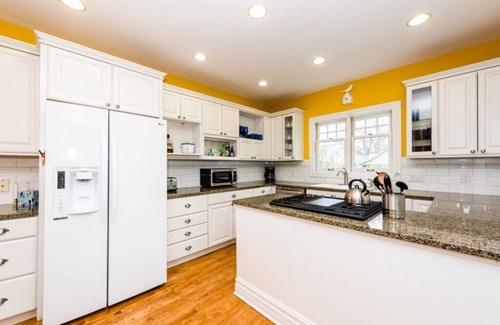 New Buffalo House | Three Night Min! New Buffalo Home Walking Distance To Downtown and Beach!
