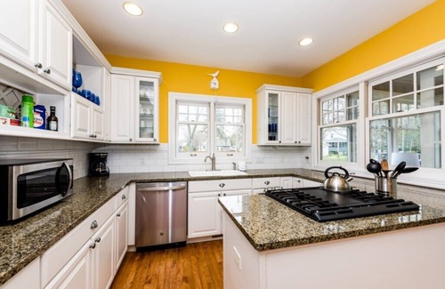 New Buffalo House | Three Night Min! New Buffalo Home Walking Distance To Downtown and Beach!