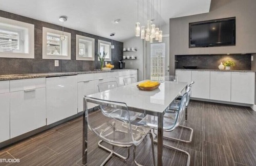Three Oaks House | Three Oaks MI! The Nantucket Oasis! Breathtaking Nantucket Retreat!
