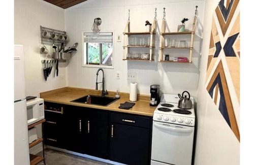 Gold Bar Cabin | Three Peak Cabin-Stunning Riverside-Mtn Views-Pets