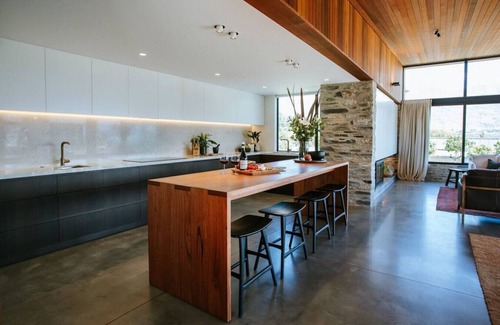 Wanaka Villa | Three Peaks House | Luxury holiday home | Lake views