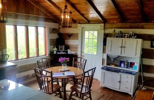 De Mossville Cabin | Three Pines Historic Log Cabin (About 20 Minutes From Ark Encounter)