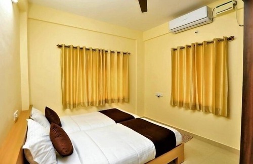 Navalur Hotel | Three Points Residency