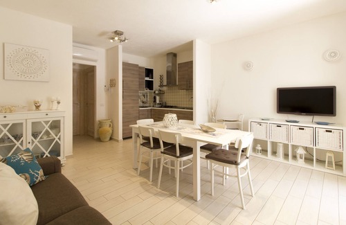 Palau Apartment | Three-room apartment Palau. Residence with swimming pool.