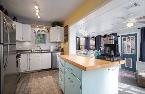 Fort Walton Beach House | Three Seven Oh & Hollywood Joe! (Pet Friendly)
