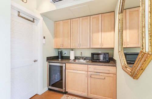 Wimberley Cabin | Three Sisters- Casita 1 I Pet Friendly couples retreat in Wimberley