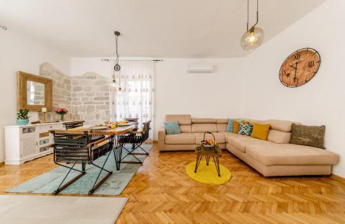 Kotor Old Town Apartment | Three square apartment