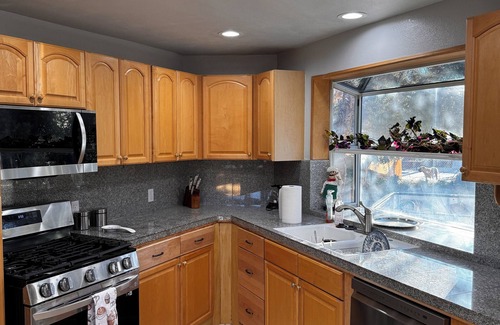 Frazier Park House | Three-story home in Frazier Park