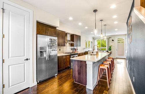 White Center House | Three-story townhome with gas firepit & patio - near West Seattle & ferries