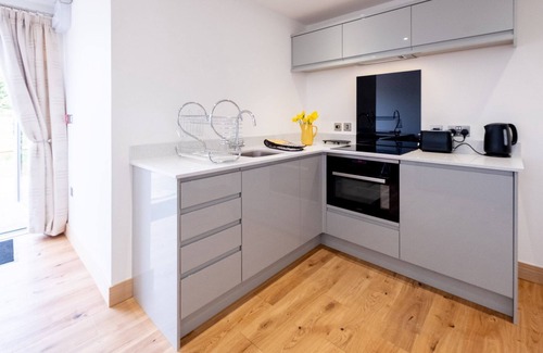 Pettistree Cottage | Three Tuns Apartments - Oak - sleeps 2 guests in 1 bedroom