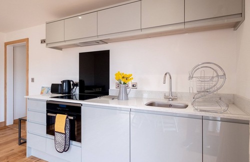 Pettistree Cottage | Three Tuns Apartments - Maple - sleeps 2 guests in 1 bedroom