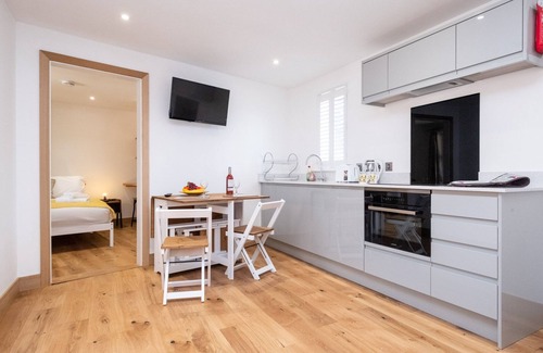 Pettistree Cottage | Three Tuns Apartments - Weeping Willow - sleeps 2 guests in 1 bedroom
