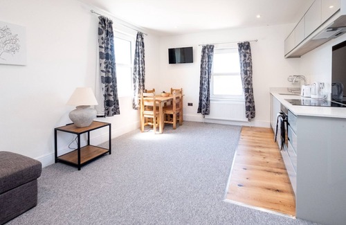 Pettistree Cottage | Three Tuns Apartments - Rowan - sleeps 4 guests in 2 bedrooms