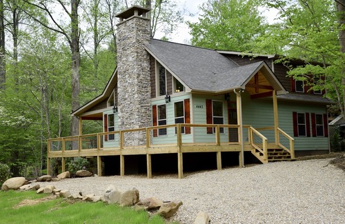 Gatlinburg - Pigeon Forge Cabin | Three Waters Lodge - Creekside- Newly Constructed