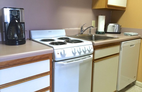 Isle of Palms Condo | Thrifty with WiFi and Video Streaming