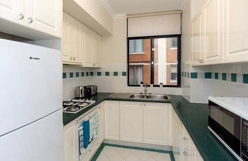 Darling Harbour Apartment | Thriving city location, dining hub near CBD