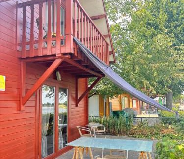 Maaseik Ski Chalet | Thuiskomen, genieten aan het water