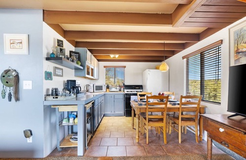 Prescott Ski Chalet | Thumbe Butte Vacation Rental | 2-BR Chalet in the Mtns, Pup Friendly, Prescott | Incredible Mtn Views 5min to Wsky Row