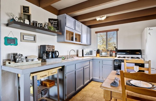 Prescott Ski Chalet | Thumbe Butte Vacation Rental | 2-BR Chalet in the Mtns, Pup Friendly, Prescott | Incredible Mtn Views 5min to Wsky Row