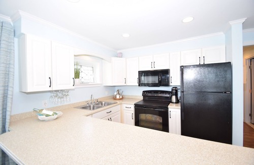 Midtown Ocean City Condo | Thunder Island 91B-Baywater 39th St, Free WiFi, Pool, Elev, W/D, AC