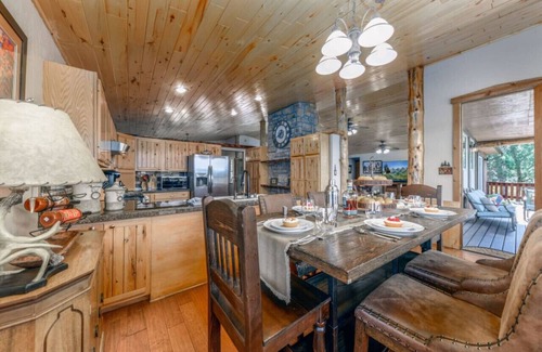 Ruidoso House | Thunder Lodge-Luxe Mtn getaway/views/HT/Gaming!