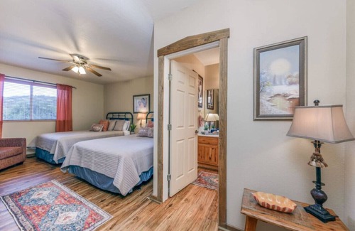 Ruidoso House | Thunder Lodge-Luxe Mtn getaway/views/HT/Gaming!