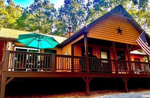 Cleveland Cabin | THUNDER RIDGE LODGE HAS AN AWESOME VIEW OF MT YONAH! Peace, privacy & seclusion.