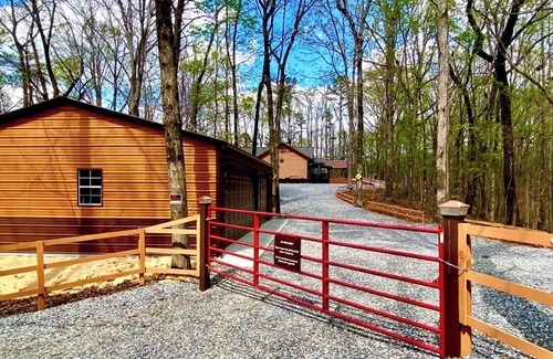 Cleveland Cabin | THUNDER RIDGE LODGE HAS AN AWESOME VIEW OF MT YONAH! Peace, privacy & seclusion.