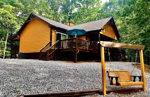 Cleveland Cabin | THUNDER RIDGE LODGE HAS AN AWESOME VIEW OF MT YONAH! Peace, privacy & seclusion.