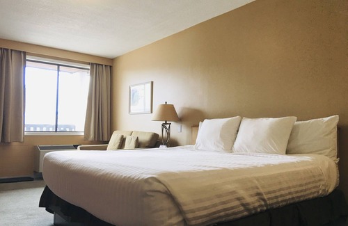 North Cowichan Hotel | Thunderbird Motor Inn