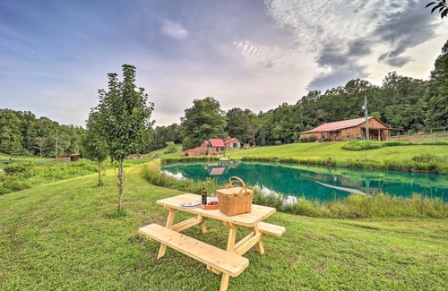Thurmond House | Thurmond Cabin on Alpaca Farm Near Wineries!