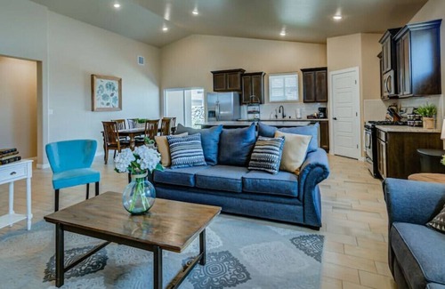 Las Cruces House | Thurston · New Desert Oasis - Relax and Enjoy
