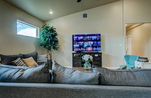 Las Cruces House | Thurston · New Desert Oasis - Relax and Enjoy