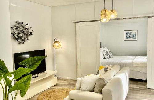 Punaauia Apartment | Tiaki Guesthouse - Cozy Modern Studio - 5min drive from the beach and Punaauia center