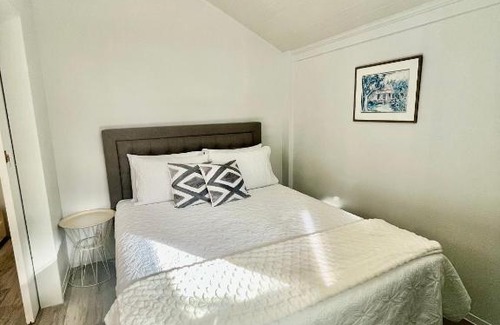 Punaauia Apartment | Tiaki Guesthouse - Cozy Modern Studio - 5min drive from the beach and Punaauia center