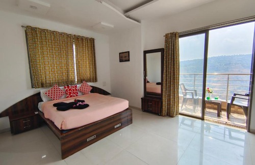 Panchgani Villa | Tiara Villa Infiniti pool by 29 Bungalow