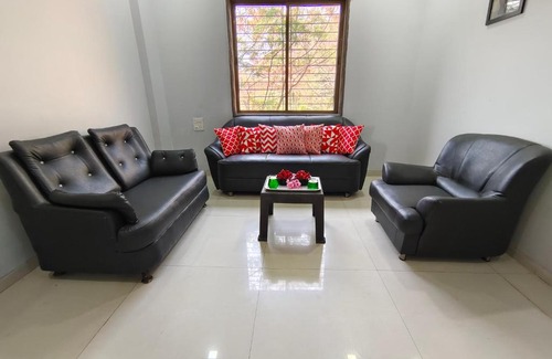 Panchgani Villa | Tiara Villa Infiniti pool by 29 Bungalow