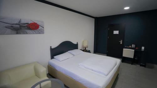Tiefenbroich Hotel | TIBET HOTEL am Airport Düsseldorf-Ratingen