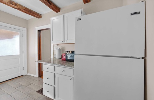Clintonville House | Tibet Twins 1 Cozy Stay for 6