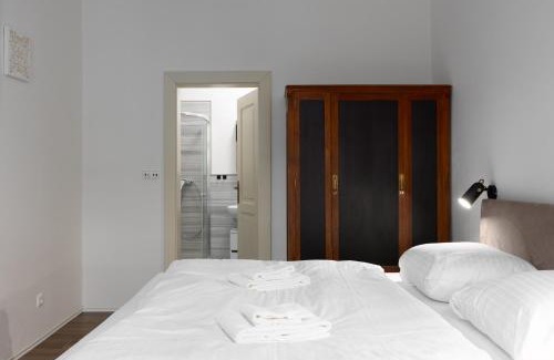Prague 2 Apartment | Tichý apartmán v centru města u metra s balkónem a parkováním
