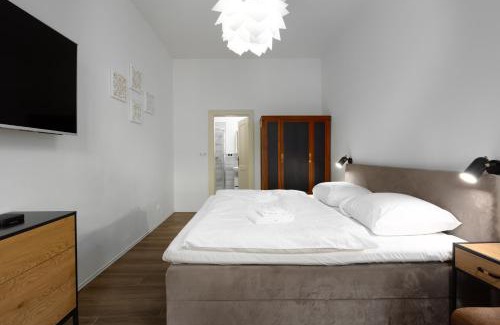 Prague 2 Apartment | Tichý apartmán v centru města u metra s balkónem a parkováním