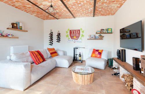 Costigliole d'Asti Bed & Breakfast | Tid House B&B