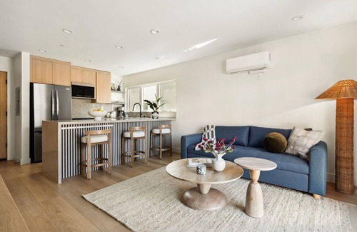 The Strand Condo | Tide House - Unit A | Modern Seaside 1BD w Parking