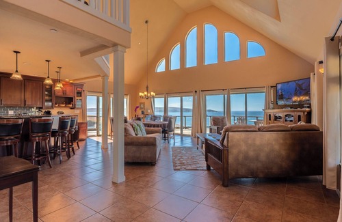 Dillon Beach House | TidePool:Ultimate Family Fun Retreat!Walk to Beach!Decks!HtTb/GmRm/PupOK/WiFi