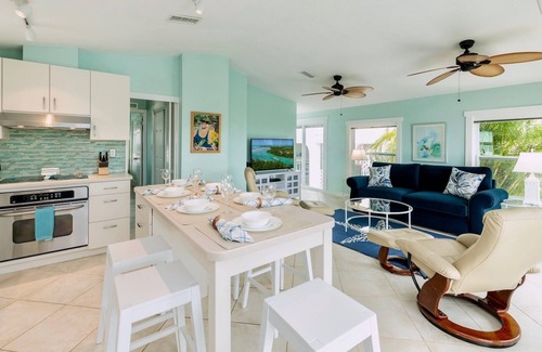Cudjoe Key Cottage | *TIDEWATER VIEWS @ VENTURE OUT* 2BR/2BA Cottage + 35’ Private Slip | 80’ Pool