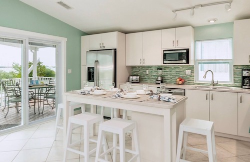 Cudjoe Key Cottage | *TIDEWATER VIEWS @ VENTURE OUT* 2BR/2BA Cottage + 35’ Private Slip | 80’ Pool