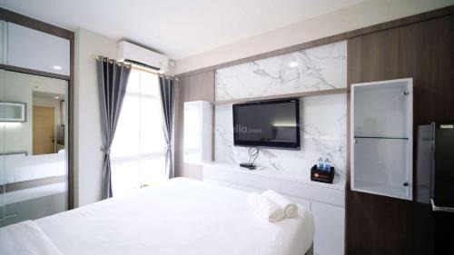 Surabaya Apartment | Tidy and Comfy Studio at Bale Hinggil Apartment By Travelio
