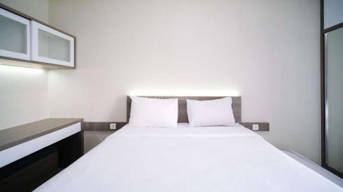 Surabaya Apartment | Tidy and Comfy Studio at Bale Hinggil Apartment By Travelio